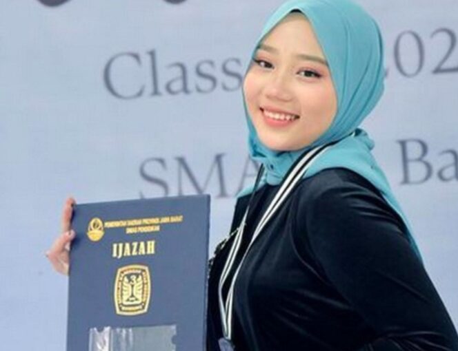 
					Adapun kedua anak Ridwan Kamil, Atalia Praratya, Camillia Laetitia Azzahra, diwisuda pada tanggal 16/6. Foto; @ataliapr