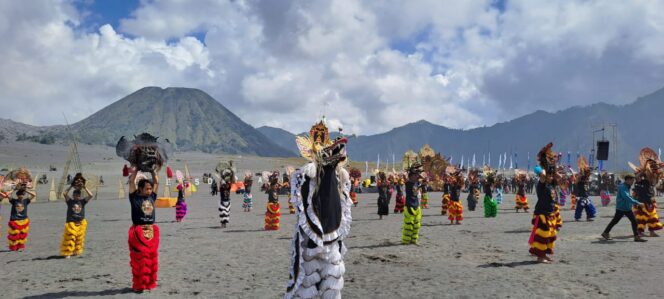 
					Tari Barong Yang Diperagakan Warga Ngadisari Tengger. Foto; SRI 
