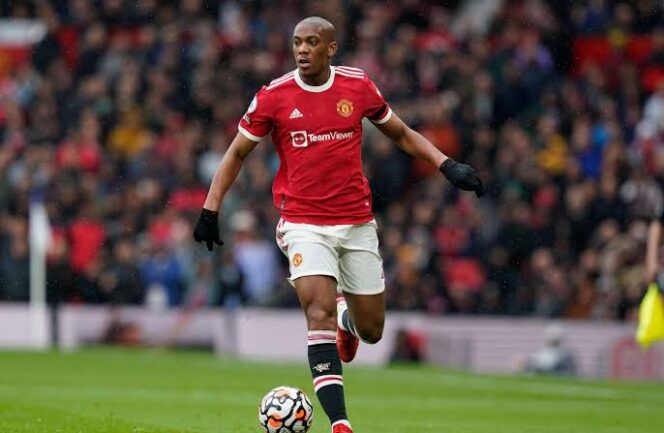 
					Anthony Martial Menggiring Bola Kontra Liverpool. (Foto; Manchester United)