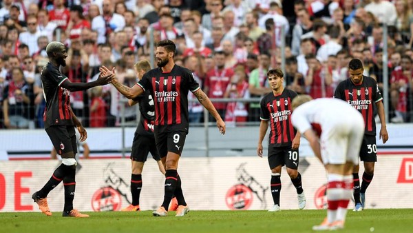 Giroud Bawa AC Milan Tumbangkan FC Koln 2-1