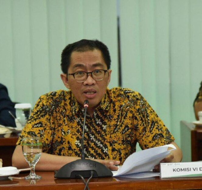 
					Ketua Komisi VI DPR RI H. Faisal Riza mengisi acara. 
