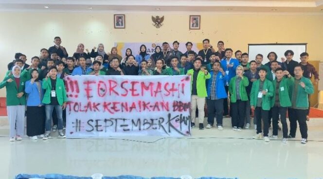 
					Forum Senat Mahasiswa Syariah saat foto bersama. (Foto: BEM se-Indonesia)