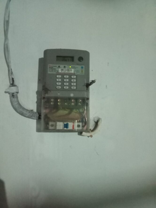 
					Gampar listrik PLN golongan 450 VA. (Foto; SRI)