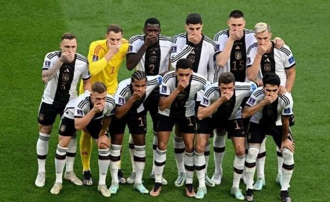 
					Timnas Jerman saat foto bersama di lapangan. (Foto: bolinfo.Indonesia)