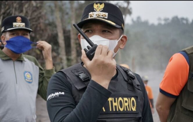 
					Bapak Thoriq selaku Bupati Lumajang menghimbau kepada masyarakat agar tenang. (Foto: Humas Pemkab Lumajang)