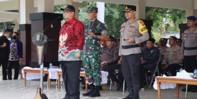 
					Wabup Timbul pimpin apel gelar pasukan operasi lilin Semeru 2022. (Foto: Ilustrasi)