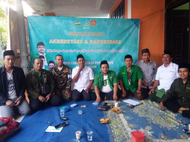 
					Ketua PC GP Ansor Kota Kraksaan saat foto bersama usai acara. (Foto: SRI)