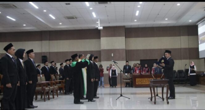 
					KPU Kabupaten Probolinggo melantik 120 anggota PPK kecamatan. (Foto: Ist/KPU Probolinggo)