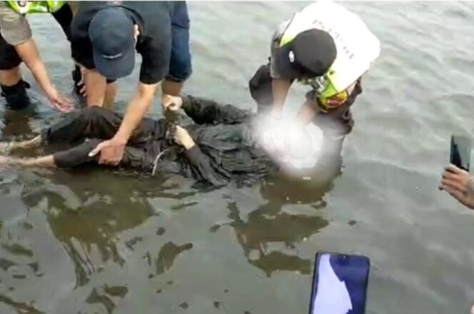 
					Mayat di temukan di Desa Randutata, Timurnya Pantai Duta. (Foto: SRI)