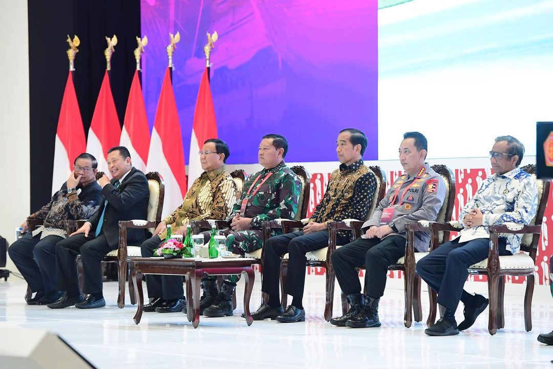 Kerahkan Tentara Demi Mencegah Kebakaran Hutan, Menhan Prabowo Dampingi Presiden Jokowi Hadiri Rapim TNI-Polri 2023