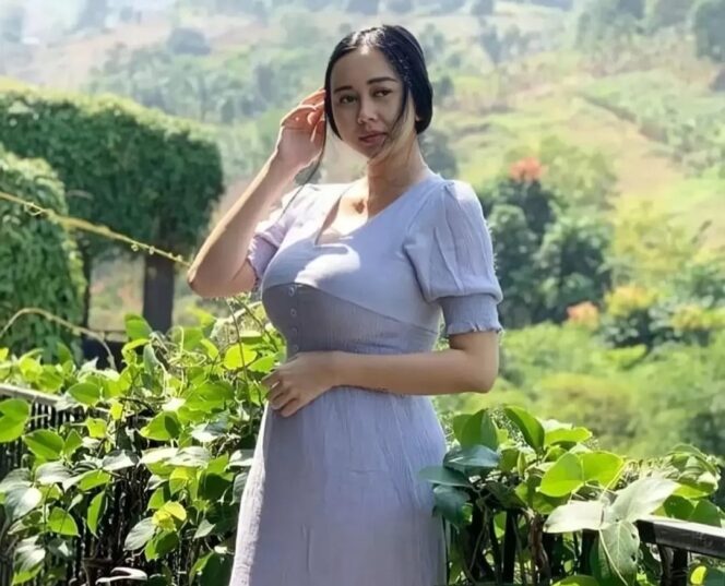 
					Body Goals Aura Kasih bikin Candu Netizen. (Foto: Ig @aurakasih)