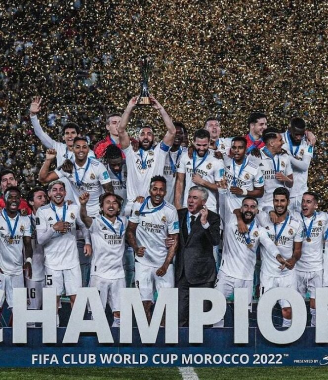 
					Club Real Madrid Saat foto bersama sambil pegang piala. (Foto: Ilustrasi)