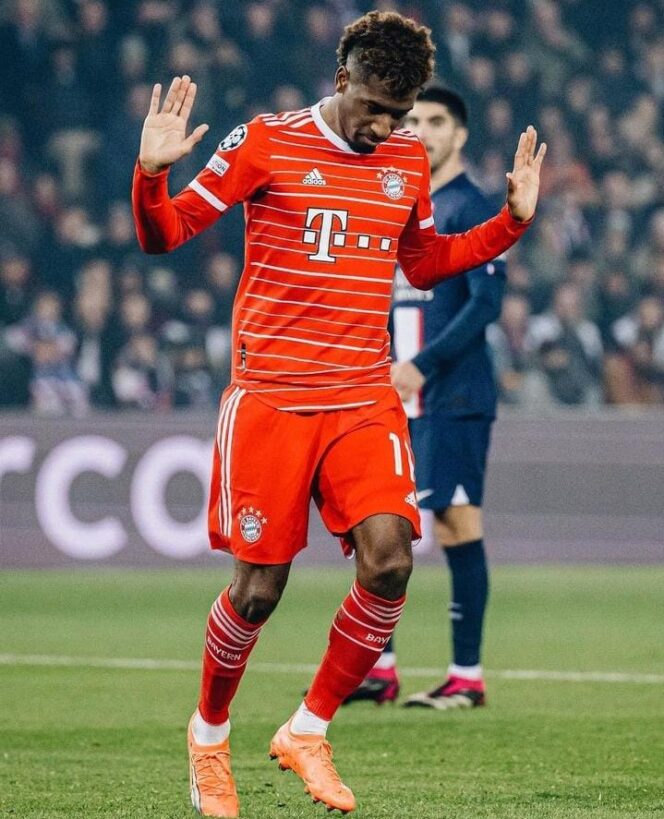 
					Selebrasi Ronalcoman Pemain Bayer Muchen Saat Merayakan Golnya ke gawang PSG. (Foto: Ig @king_coman)