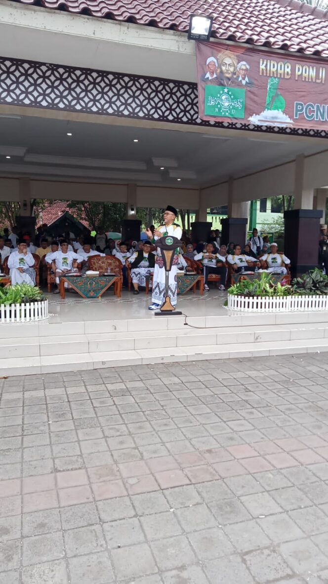 
					Menteri Perdagangan RI sambutan dalam acara 1 Abad Harlah NU di Kota Kraksaan. (Foto: SRI)