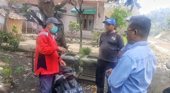 
					Saat Puskesmas Kecamatan Maron menyerap aspirasi masyarakat saat melakukan penyemprotan vogging . (Foto: SRI)