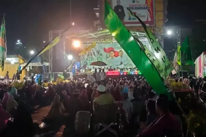 
					Kota Kraksaan Bersholawat. (Foto: R.Ajeng/SRI)
