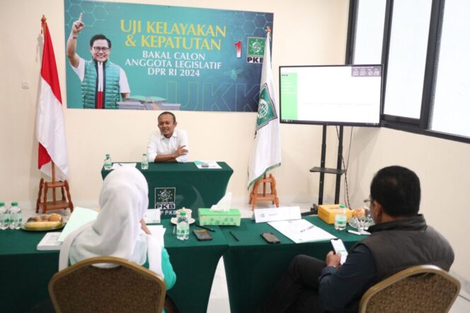 
					Kaisar Abu Hanifah saat mengikuti Uji Kelayakan dan Kepatuhan. (Foto: SRI)