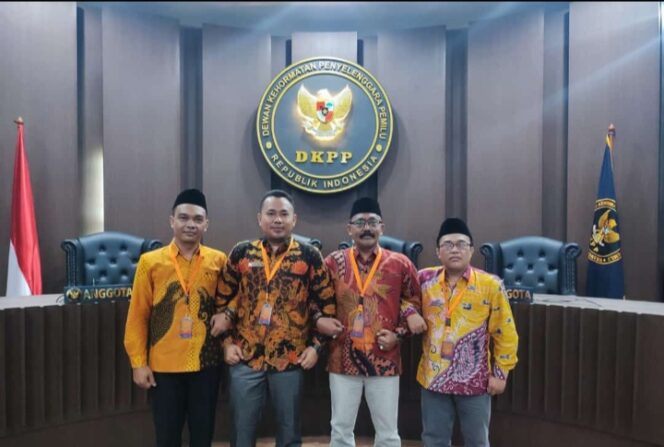 
					4 Komisioner Bawaslu Kabupaten Probolinggo. (Foto: Bawaslu Kabupaten Probolinggo)