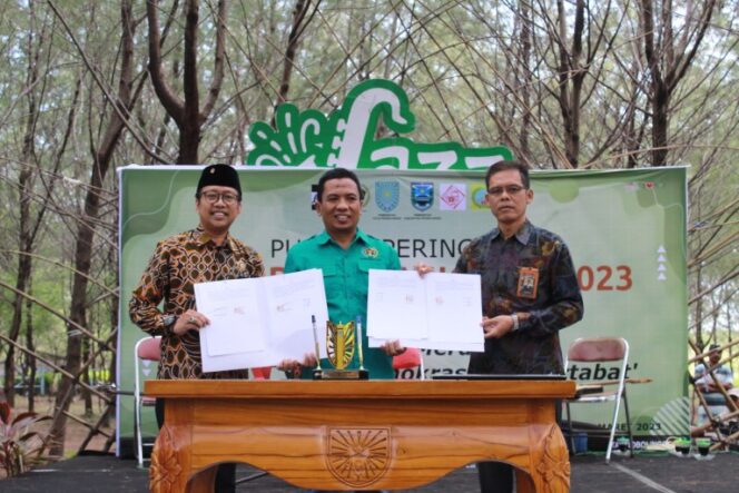
					Ketua Bawaslu Kabupaten Probolinggo saat Tandatangan Mou bersama PWI. (Foto: Bawaslu Probolinggo)
