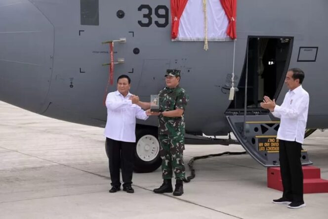 
					Presiden Jokowi dan Prabowo Subianto. (Foto: Kemhan RI)