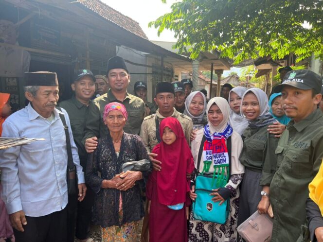 
					Nima dan rombongan keluarga berangkat umroh yang di berangkat oleh H. Faisol Riza. (Foto: SRI)