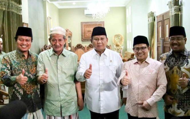 
					Prabowo Subianto, Muhaimin Iskandar dan Kyai Ali Masykur saat foto bersama. (Foto: ig @cakiminow)
