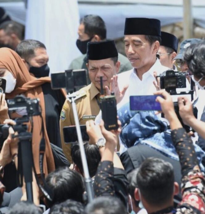 
					Presiden Jokowi saat di minta keterangan oleh awak media. (Foto: Ist/ilustrasi)