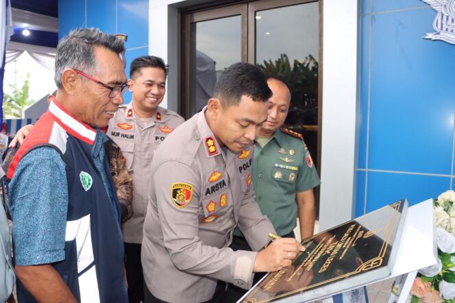 
					Kapolres Probolinggo Saat Tandatangan Peresmian. (Foto: Ist/ilustrasi)