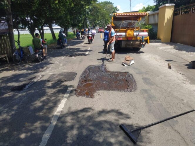 
					Jalan Yang rusak di area Kabupaten Probolinggo. (Foto; ist/Pemkab Probolinggo)
