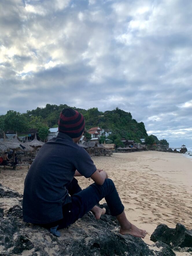 
					Penulis adalah salman alfarisi penyair berdarah dingin kelahiran madura Pamekasan, kader aktif RCC dan FKMSB Yogyakarta. (Foto: SRI)