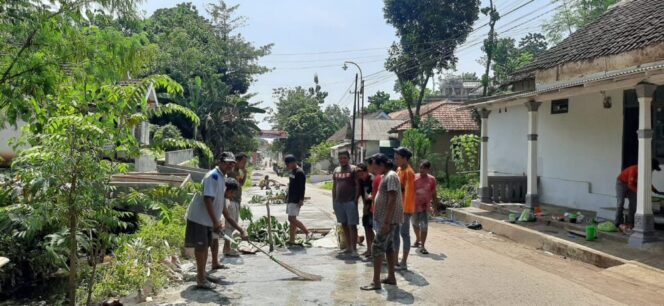 
					Saat acara perbaikan jalan di Desa Brabe yang di lakukan Oleh pemuda Lacor Family. (Foto: SRI)