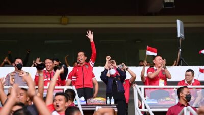 Timnas Indonesia Menang Melawan Thailand, Jokowi Langsung Teraktir Menteri Makan Durian Atas Kemenangannya