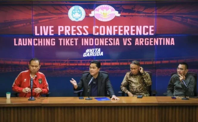 
					Ketua Umum PSSI Erick Thohir, Direktur Utama PT Bank Rakyat Indonesia (Persero) Sunarso, Peneliti Institute for Development of Economics and Finance (INDEF) Ahmad Heri Firdaus. (Foto: PSSI)