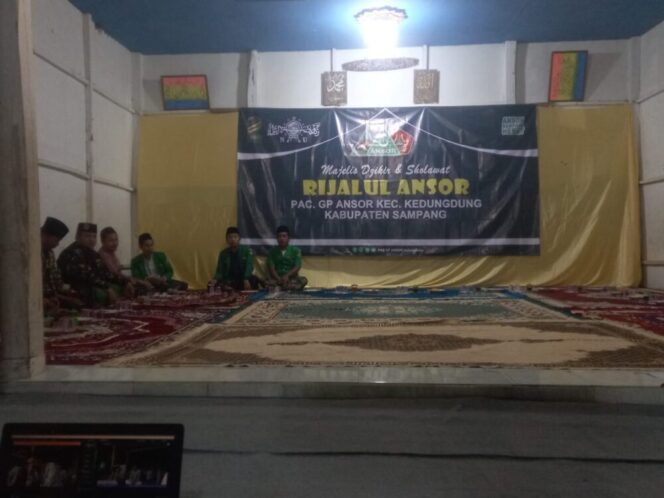 
					Rutinitas Ansor PAC Ansor bersholawat. (Foto; SRI)