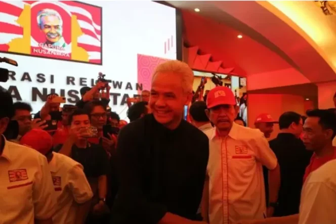 
					Deklarasi Relawan Gapura Nusantara (RGN) dihadiri capres Ganjar Pranowo didampingi Ahmad Basarah. (Foto: Antaranews)