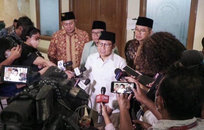 
					Muhaimin Iskandar Saat di Temui oleh awak media. (Foto; Ig @cakiminow)