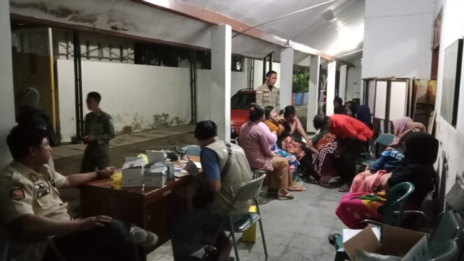 
					Foto 15 PSK saat berada di Kantor Satpol PP Kabupaten Probolinggo. 