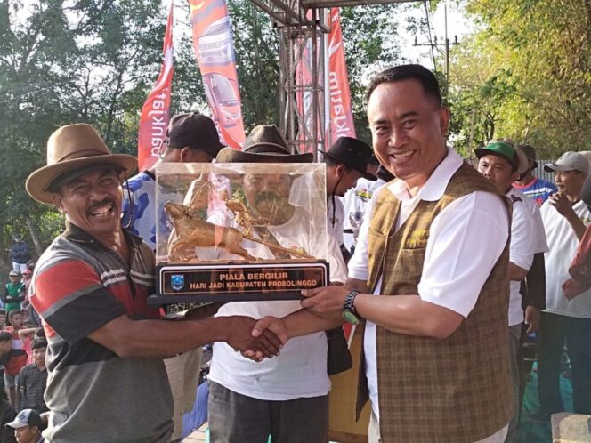 
					Perlombaan Kerapan Sapi Bupati Cup 2023 resmi berakhir pada Minggu, (04/05/2023. Foto: Sekretaris Daerah Kabupaten Probolinggo, Ugas Irwanto.