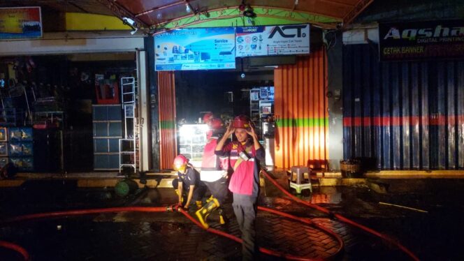
					Tiga Unit Ruko di Probolinggo ludes terbakar. Foto: Istimewa