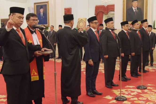 
					Prosesi pelantikan menteri baru. (Foto; Sekretariat Kabinet RI)