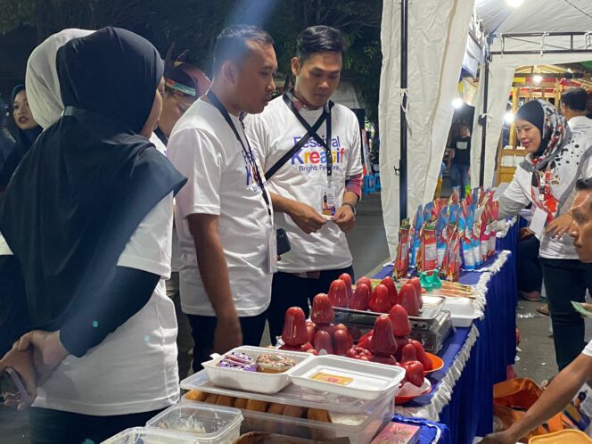 
					Bright Pantura Kreatif menggelar Road Show di Alun-alun Kota Kraksaan, Kabupaten Probolinggo, selama dua hari Sabtu hingga Minggu. (Foto: Istimewa)