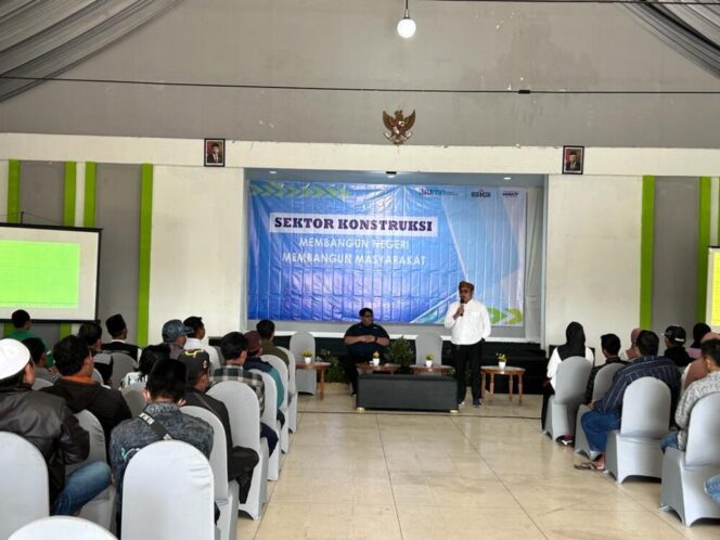 
					Pelatihan Sektor Konstruksi di Hall hotel Whitz Bromo. (Foto; SRI)