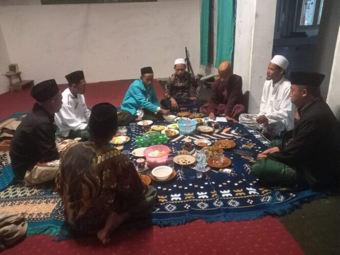 
					Saat rapat Ranting NU Batoporo Barat. (Foto; SRI)