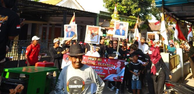 
					Warda Desa Jatiurip saat memeriahkan Karnaval Pasai Budaya peringati HUT ke-78 Republik Indonesia.(Foto: Zaki/Suararakyatindo.com)