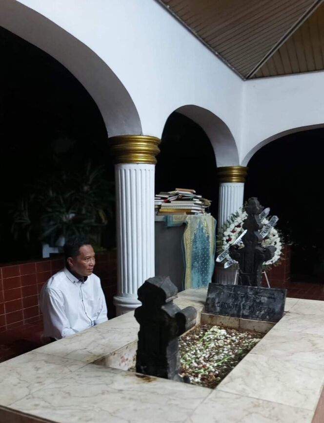 
					Siarah makan pendiri Kota Jakarta yang banyak jejak sejarah. (Foto; SRI)