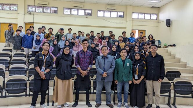 
					Foto bersama peserta dan pemateri (22/9/2023). (Foto/Istimewa)