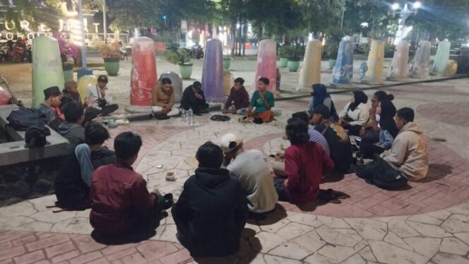 
					Sedulur Tunggal Kopi Melakukan diskusi tentang marhenisme. (Foto: SRI)