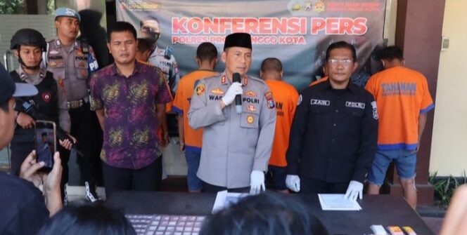 
					Kapolres Probolinggo Kota meringkus 5 Pengedar narkoba sejenis sabu-sabu, Jumat (01/09/2023). Foto: Kapolres Probolinggo Kota