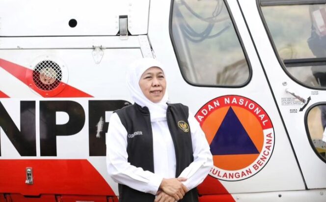 
					Gubernur Jawa Timur Khofifah Indar Parawansa saat tinjau kebakaran hutan Gunung Arjuno. (Foto; ig @khofifah.ip)