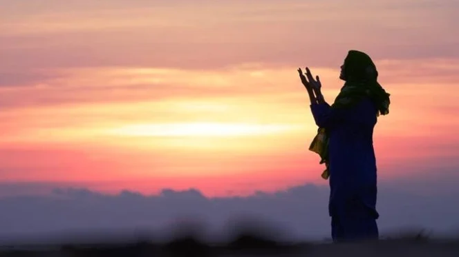 
					Do'a kala senja menyapamu. (Foto: ilustrasi)